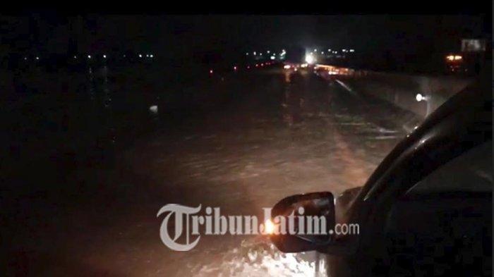 Genangan Air Surut, Jalur Tol Caruban- Madiun Sudah Dapat Dilalui Kendaraan