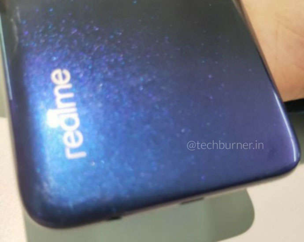 Bintang kecil di belakang hape-ku, amat banyak menghias realme 3