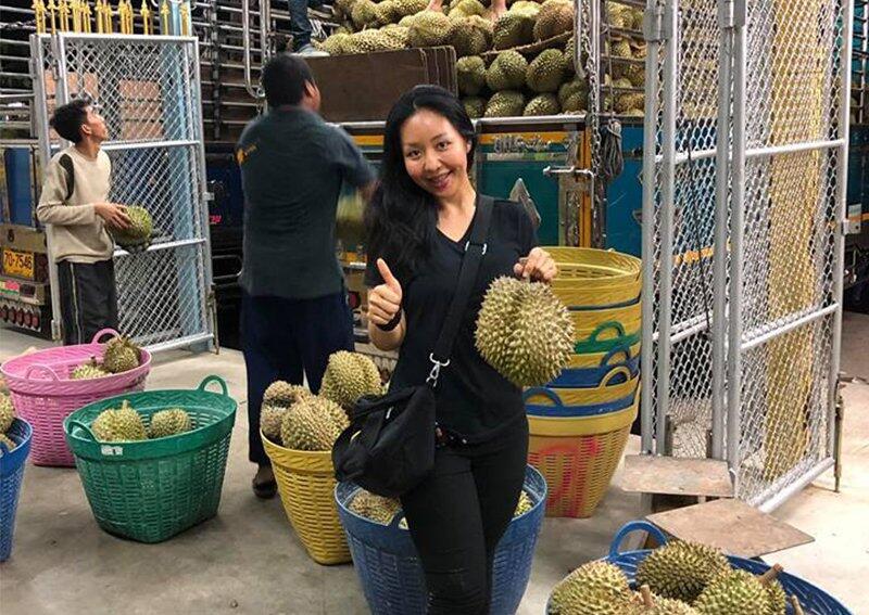 Ribuan Pria Bersaing Untuk Jadi Menantu Sang Pengusaha Durian, Tertarik?