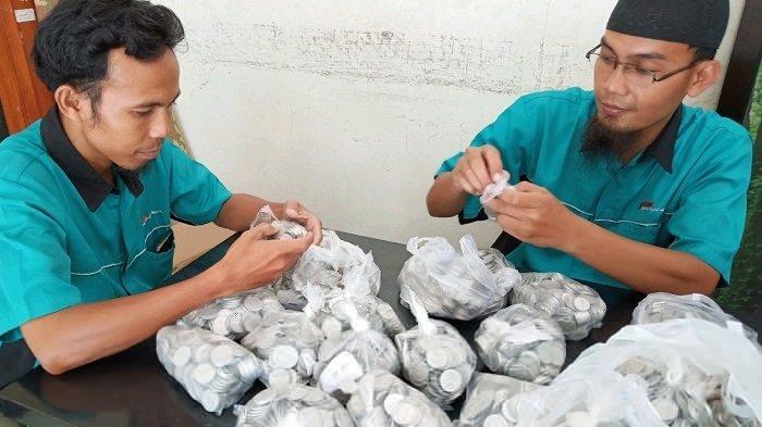 Warga Boyolali Ini Beli Motor Bekas di Solo Pakai Receh Berjumlah Rp 7,4 Juta