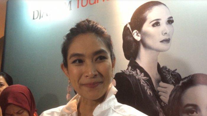 16 - 17 Maret Happy Salma Gelar Konser Musikal 'Cinta Tak Pernah Sederhana'