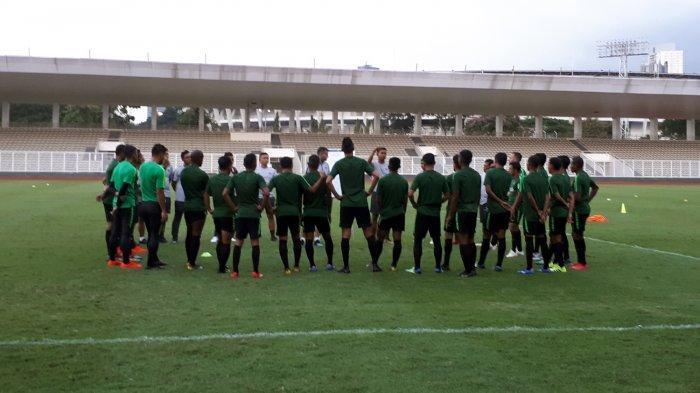 Sebelum Timnas Indonesia Bertolak ke Australia, Simon McMenemy Gelar Latihan Ringan
