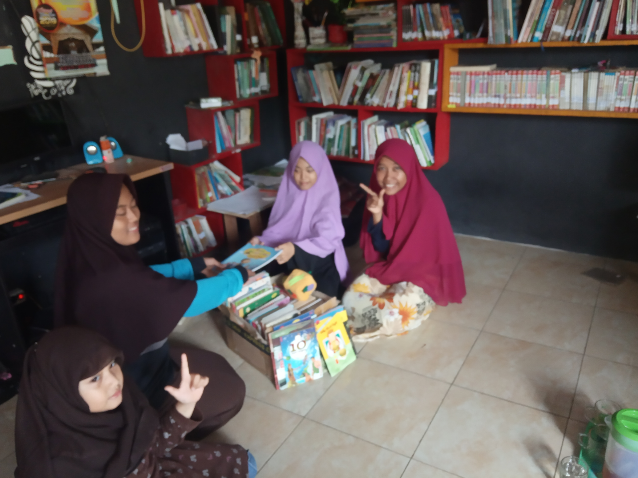 Kunjungan Ke Taman Bacaan Bunga Kertas Samboja