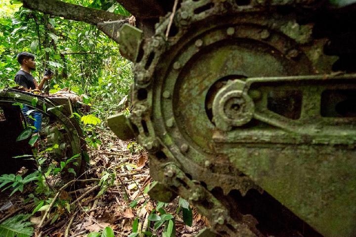 Peninggalan Perang Dunia II di Hutan Papua Barat