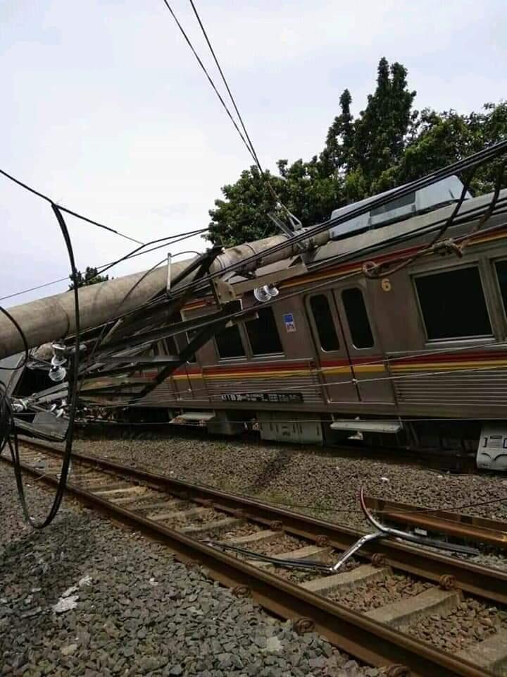 Breaking News,Commuter Line anjlok dibogor