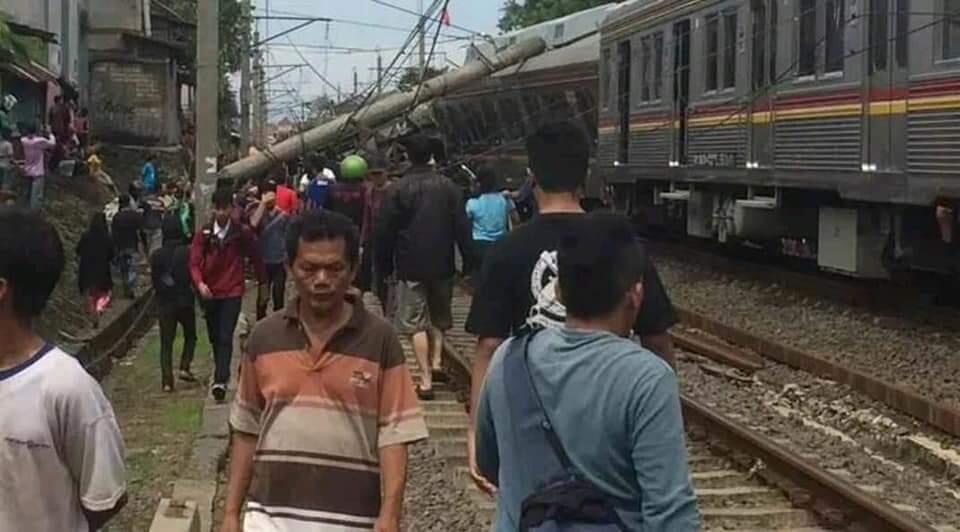 Breaking News,Commuter Line anjlok dibogor