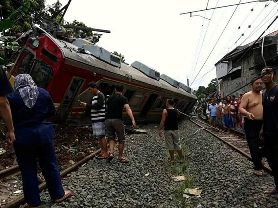 Breaking News,Commuter Line anjlok dibogor