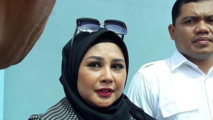 Vivi Paris Ceritakan Kronologi Pernikahannya dengan Sandy Tumiwa