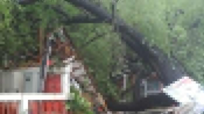 Angin Kencang di Kota Kupang Hancurkan Ratusan Atap Rumah, Warga Takut Beraktivitas