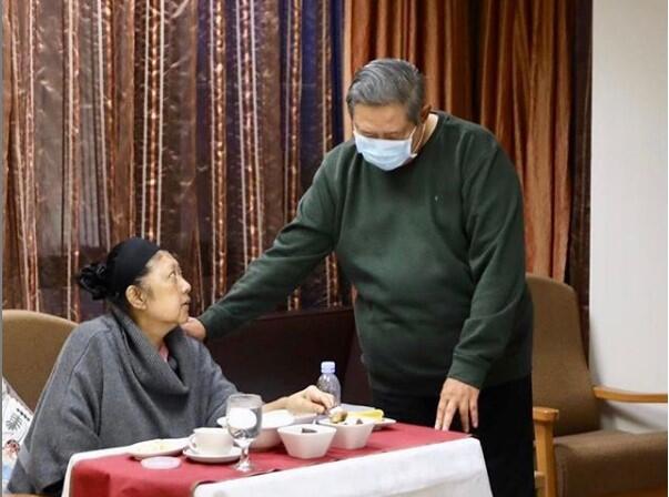 Begini Cara SBY Semangati Ibu Ani untuk Sembuh