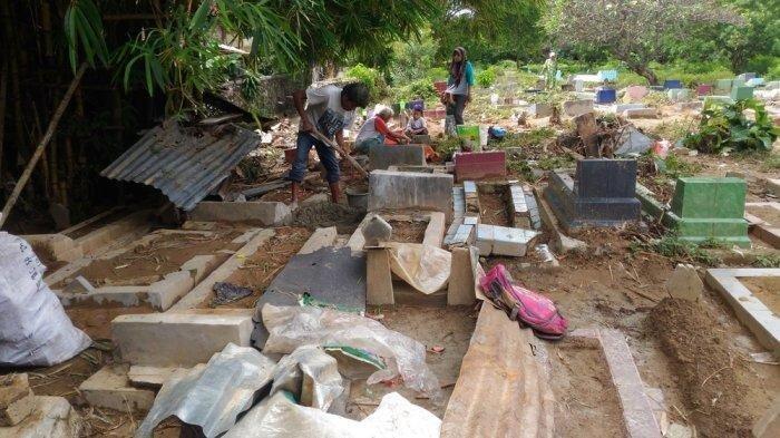 Janazah Keluar Kubur lalu Nyangkut di Pohon