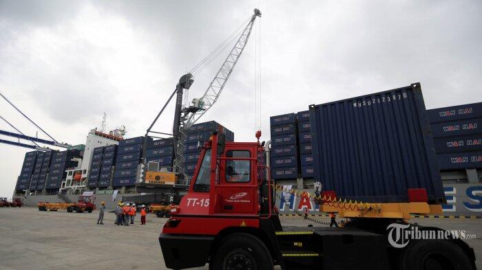 Ekonom Core: Jokowi Perlu Hitung Ulang Rencana Bentuk 2 Kementerian Baru