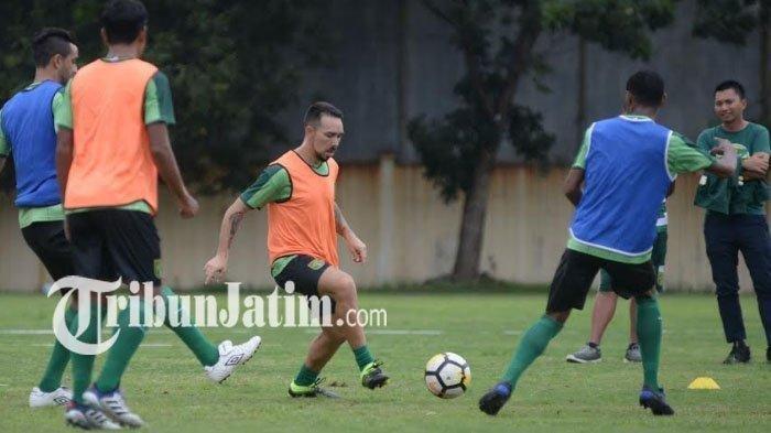 Djadjang Nurdjaman Puas dengan Penampilan Tiga Pemain Asing Persebaya Surabaya