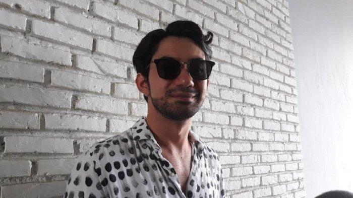 Musikalisasi Puisi, Reza Rahadian Deg-degan Tampil di Depan Penyairnya Langsung