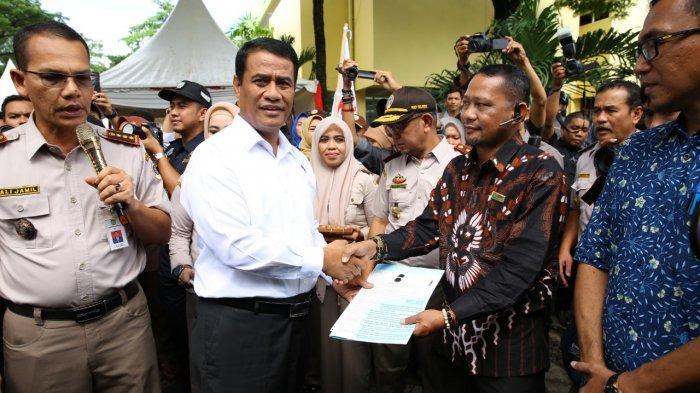 Mentan Amran Dalam Kondisi Duka Tetap Bekerja