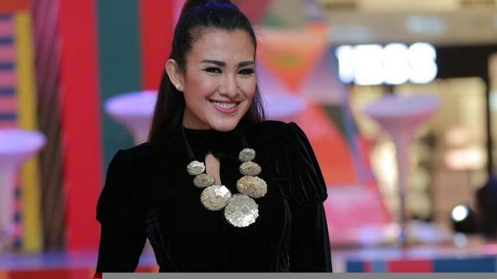 Liza Natalia Siap Gelar Zumba Glow In The Dark Nih, Mau Ikut?