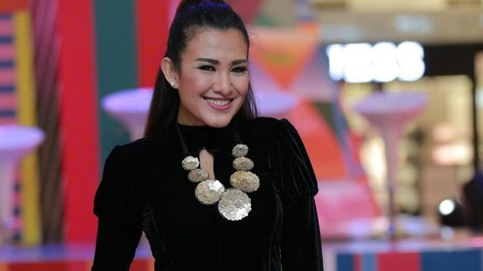 Liza Natalia Siap Gelar Zumba Glow In The Dark Nih, Mau Ikut?