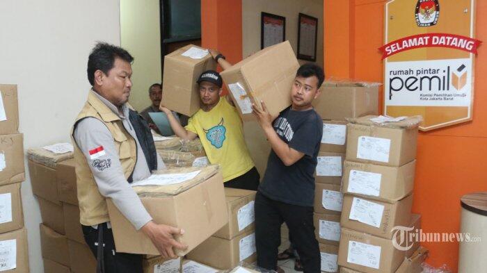 KPU Sukoharjo Distribusikan Sebagian Logistik Lebih Awal Ke PPK