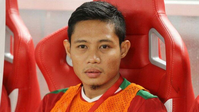 Evan Dimas Dapat Pesan Khusus dari Pramugari Cantik Saat Rayakan Ulang Tahun Ke-24