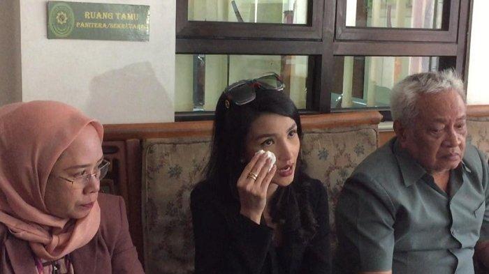 Tak Terima Orang Tuanya Dilarang Jenguk Cucu, Tsania Marwa: Kami Punya Hak yang Sama!