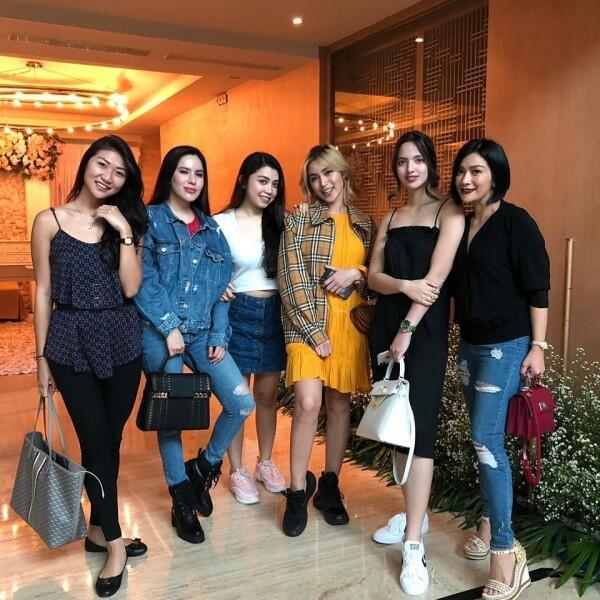 Ngehost Bareng, 10 Potret Mama Hits Nia Ramadhani & Jessica Iskandar