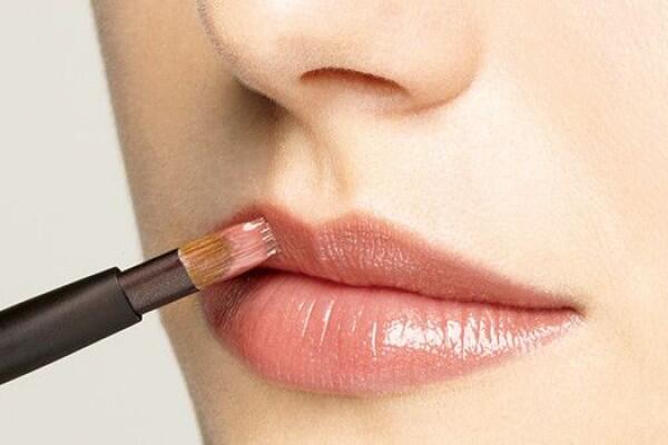 5 Rekomendasi Lip Gloss Asal Brand Lokal untuk Bibir Berkilau Alami!
