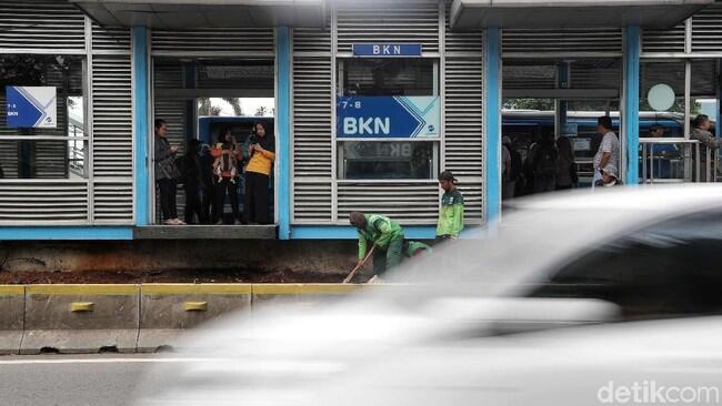 Geger di Halte TransJ: Penumpang Ditusuk Gegara Sikap Duduk