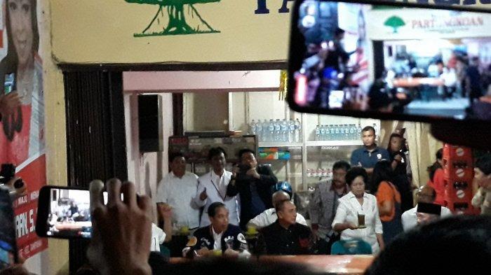 Seruput Kopi Robusta Asli Balige, Jokowi: Mantap Betul, Cuma Rp 7 ribu