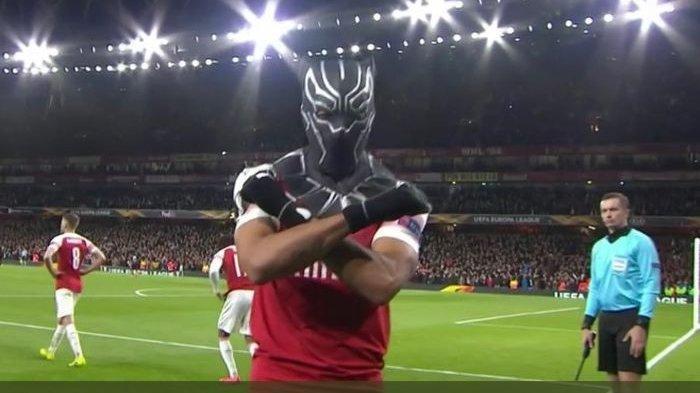 Aturan Ini Bikin Selebrasi Black Panther Aubameyang Dapat Hukuman Kartu