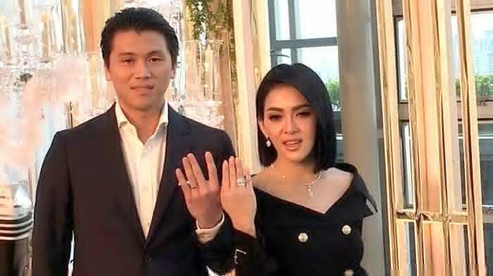Sifat Asli Reino Barack Diungkap Sang Istri, Syahrini