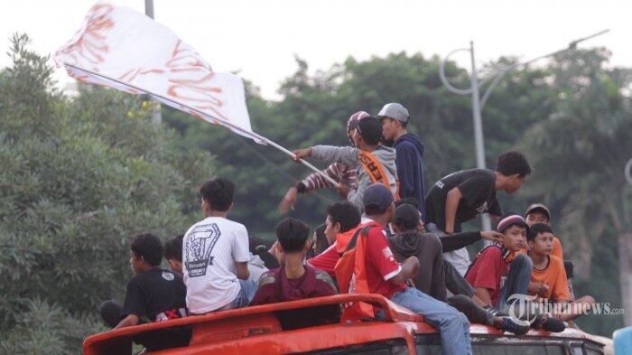 Bus The Jak Mania Terguling di Tol Cipali saat Awayday ke Sleman