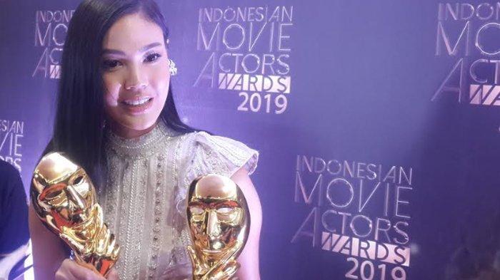 Pertama Main Film, Aktris Pendatang Baru Della Dartyan Borong Dua Piala IMA 2019