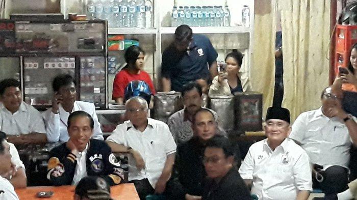 Sri Khusus Datang ke Kedai Kopi, Nyanyikan Lagu untuk Presiden Jokowi