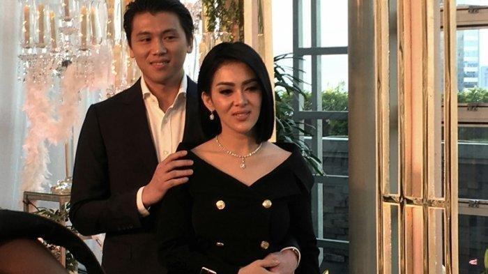Ekspresi Reino Barack Saat Syuting Iklan Bareng Syahrini Sukses Curi Perhatian