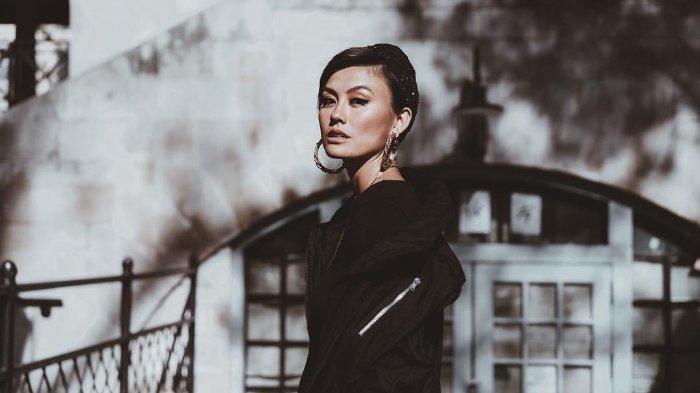 Raih Penghargaan di iHeartRadio Music Award 2019, Agnez Mo Disambut Hangat Para Fans