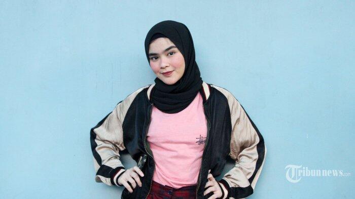 Cerita Sivia Azizah Bergaya Sporty yang Berawal dari Hobi Koleksi Sneaker