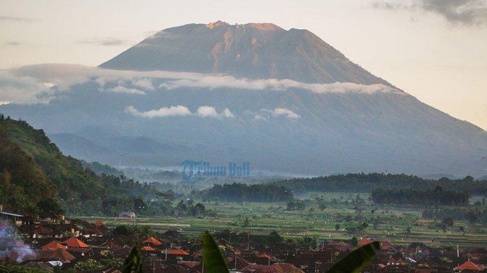 Gunung Agung Kembali Erupsi, Semburan Abu Vulkanik Capai 1.000 Meter