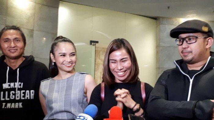 Linda Darrow Hadir di Jumpa Pers Event Tinju OSC Fight di Balai Sarbini Jakarta
