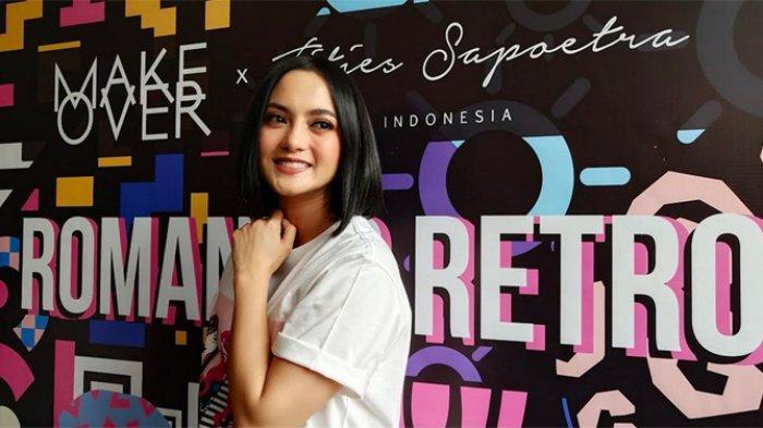 Ririn Ekawati Bawa Lipstik Titi Kamal Kemana-mana