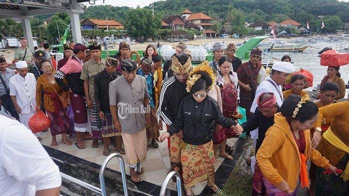 Penumpang Tujuan Nusa Penida Membeludak di Pesisir Kusamba