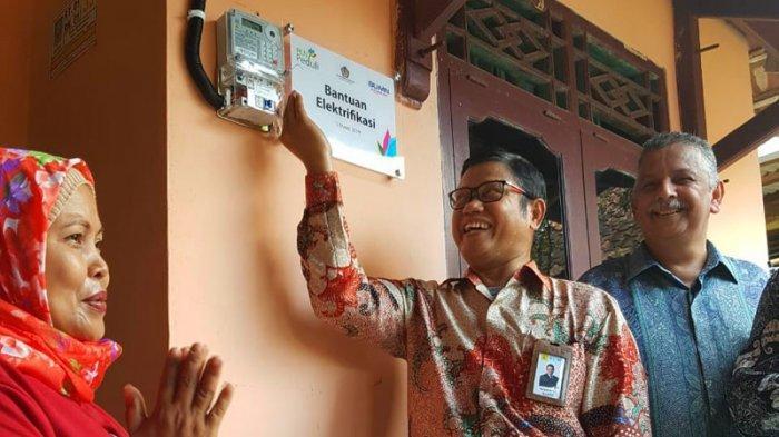 117 Kepala Keluarga di Banten Dapat Sambungan Listrik Gratis dari PLN