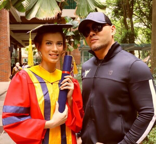 10 Gaya Pacaran Deddy Corbuzier & Sabrina Chairunnisa, So Sweet Deh!