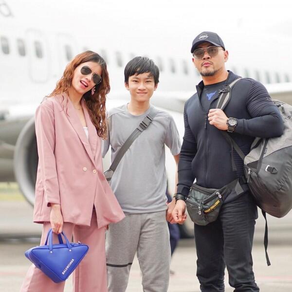 10 Gaya Pacaran Deddy Corbuzier & Sabrina Chairunnisa, So Sweet Deh!
