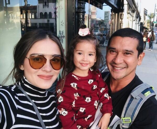 Hamil Anak Kedua, 10 Potret Kemesraan Yasmine Wildblood dan Suami