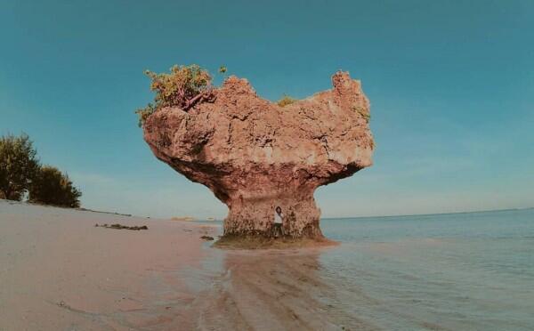 Eksotis Banget, Ini 9 Potret Pantai Oesasole di Pulau Rote