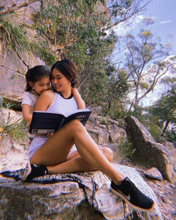 Genap 34 Tahun, 10 Potret Nana Mirdad Awet Muda dengan Body Goals