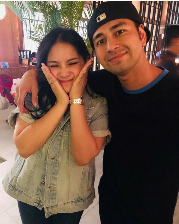 10 Ide Foto Couple ala Artis yang Mudah Ditiru, Gak Harus ke Studio!