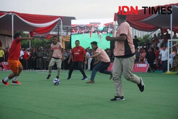 Groundbreaking Stadion BMW untuk Persija, Anies Diserbu Jakmania
