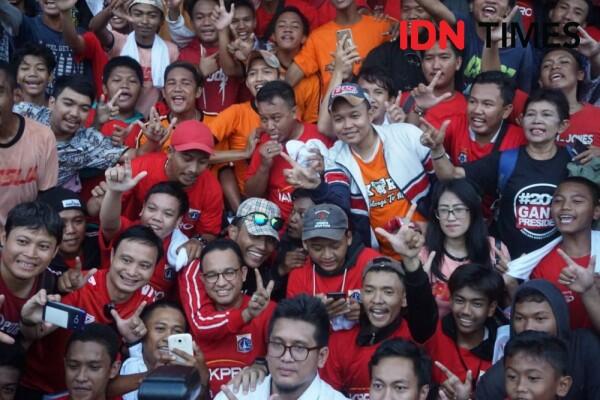 Groundbreaking Stadion BMW untuk Persija, Anies Diserbu Jakmania