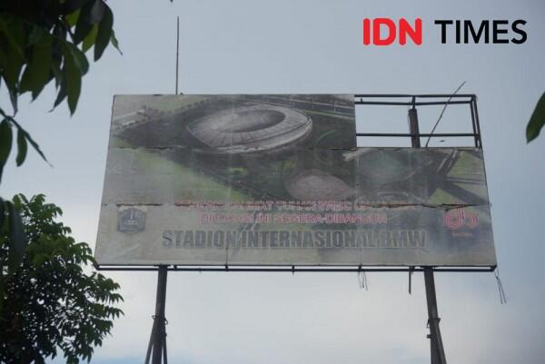 Groundbreaking Stadion BMW untuk Persija, Anies Diserbu Jakmania